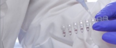 lab worker - credit Roslin Institute